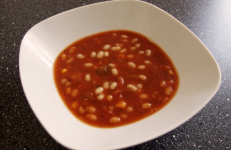 pikantní polévka z bílých fazolí