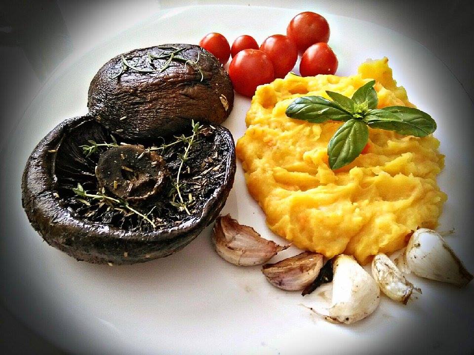 Grilované žampióny portobello a kaše z dýně hokkaidó a brambor