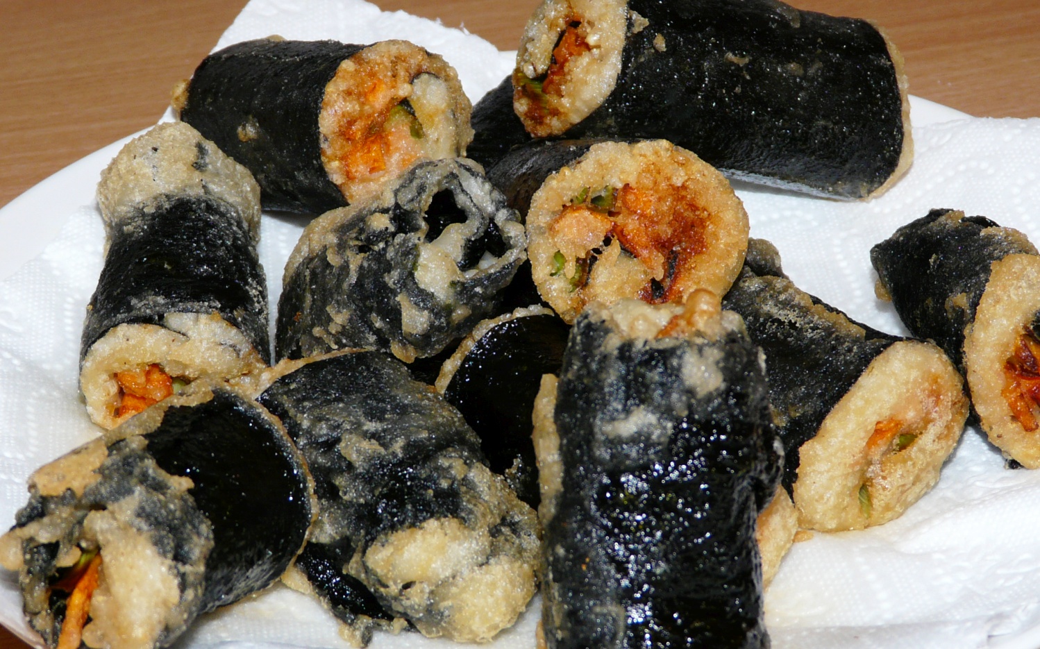 Smažené sushi rolky s curry pastou