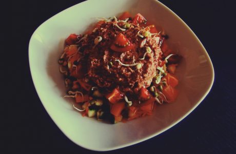 Raw zeleninové chilli s vlašskými ořechy